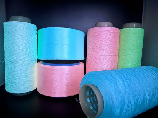 qualità  Heat Resistant Luminous Yarn Glow Yarn Knitting 30 Minutes Charge fabbrica
